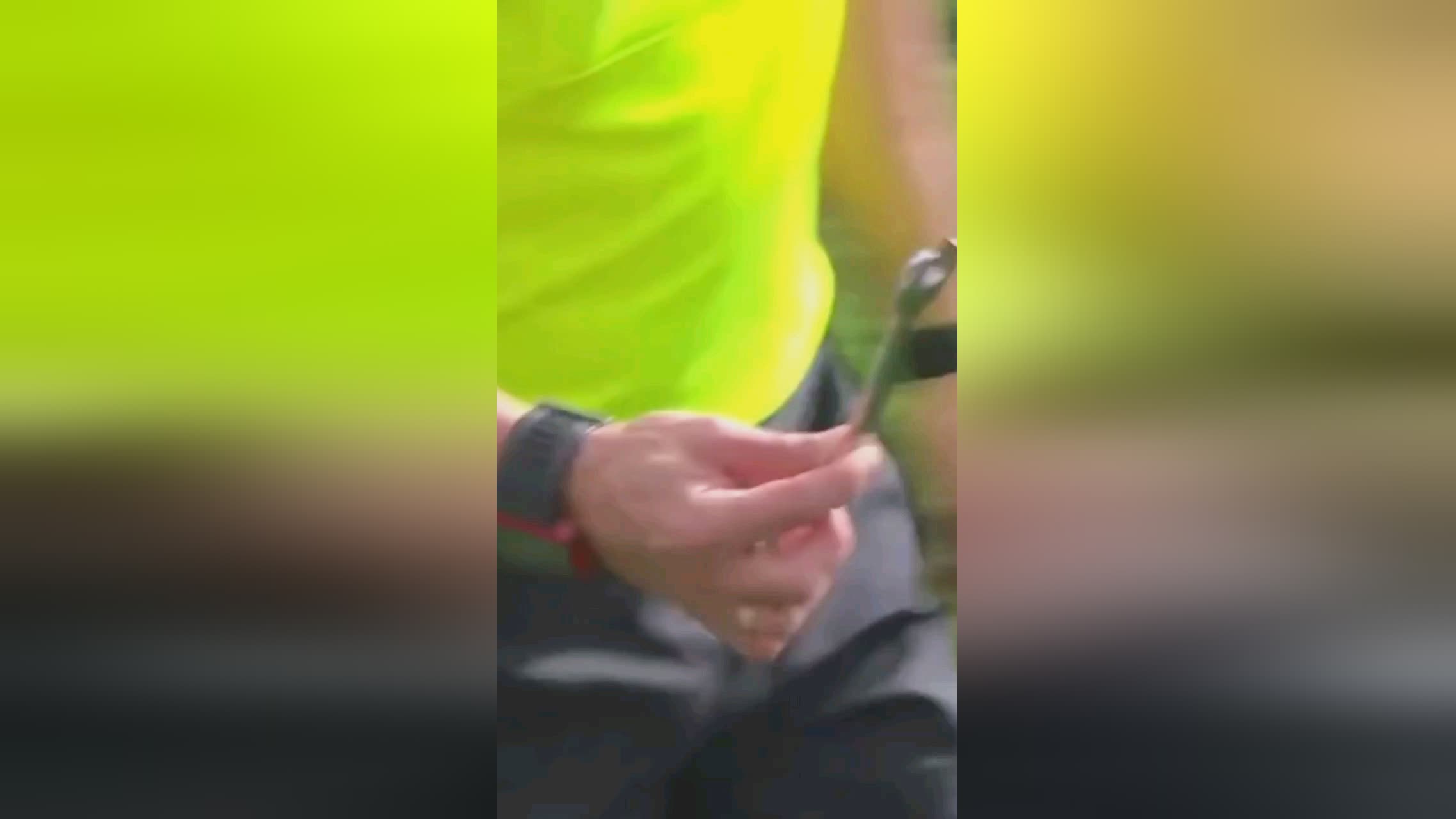 使他在关键